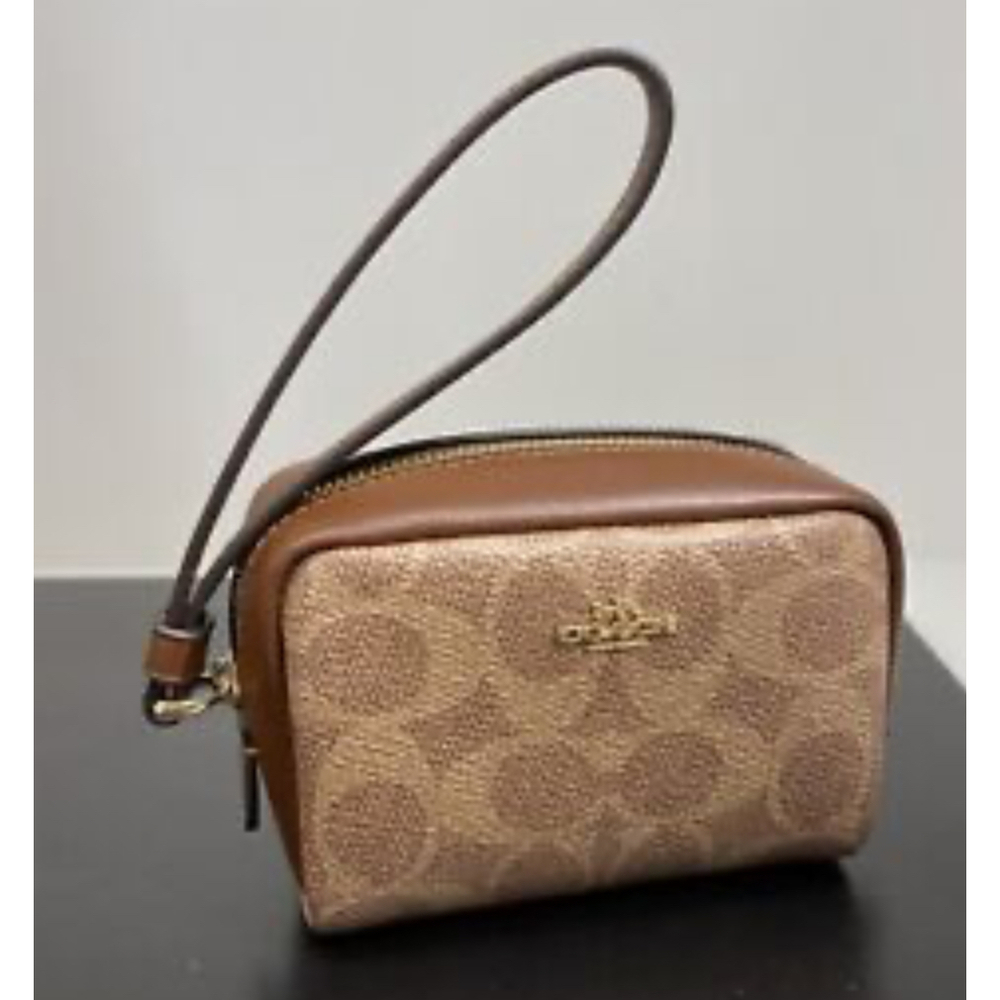 EUC MSRP $118 Coach Brown Wristlet